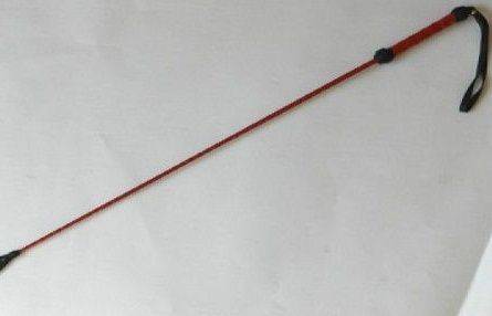Короткий красный плетеный стек с наконечником-ладошкой - 70 см.