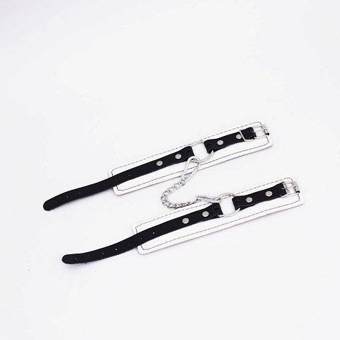 Бело-красные кожаные оковы