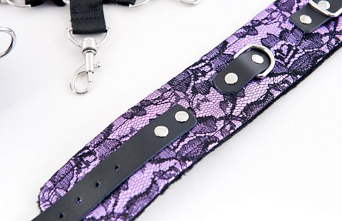 Пурпурный кружевной бондажный комплект