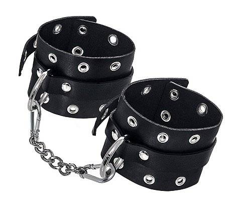 Черные кожаные однослойные наручники с люверсами