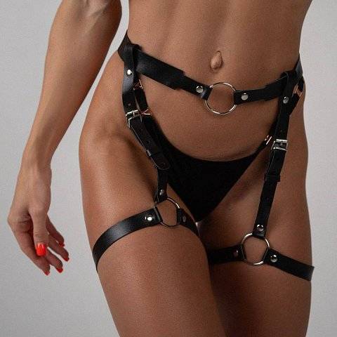 Гартеры из черной кожи