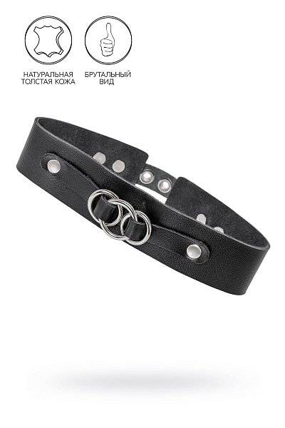 Черный чокер-ошейник со связанными кольцами на подложке